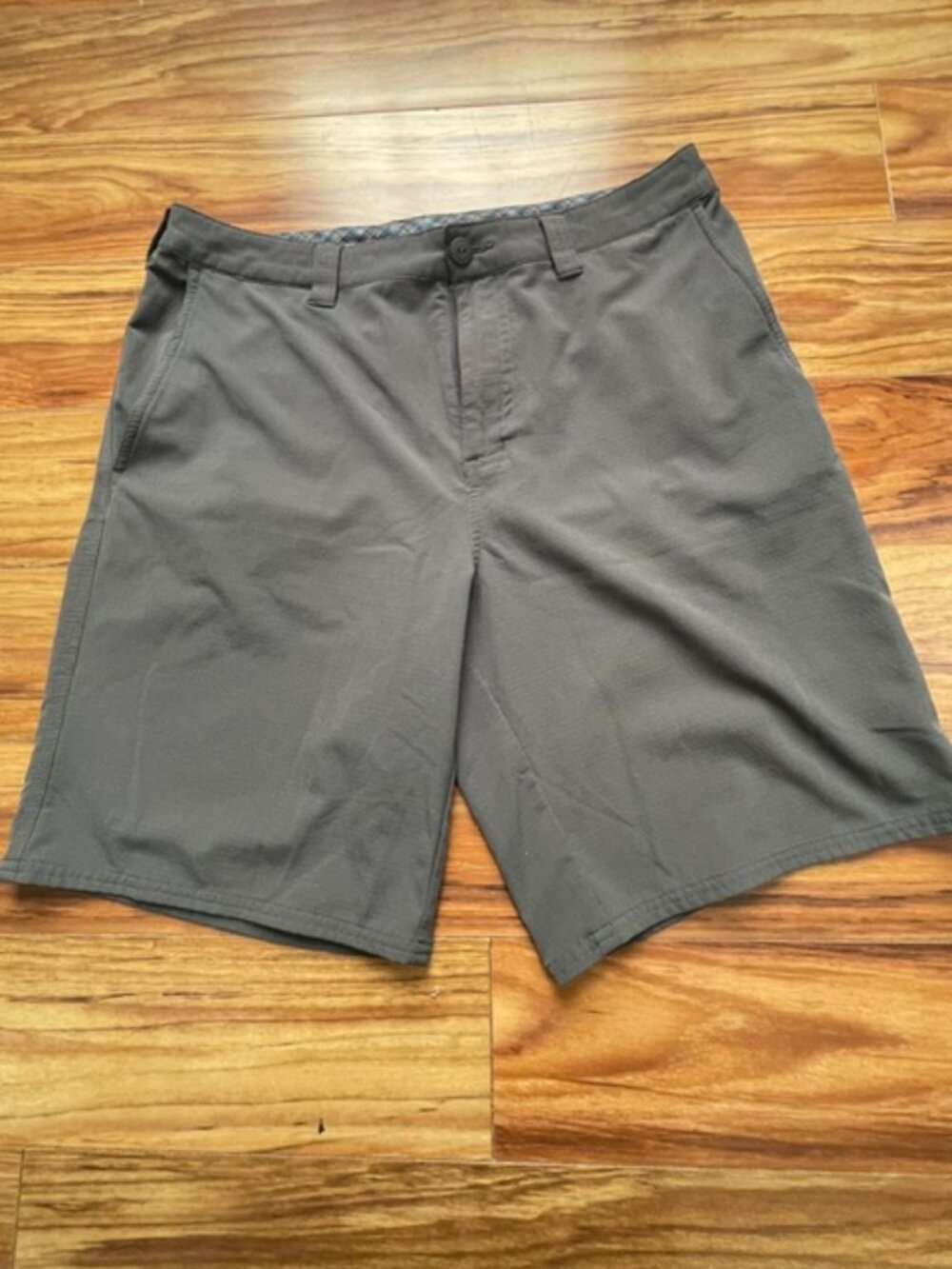 The North Face Men's Zipper Closure Pocket Short Pants, Olive, Size 32